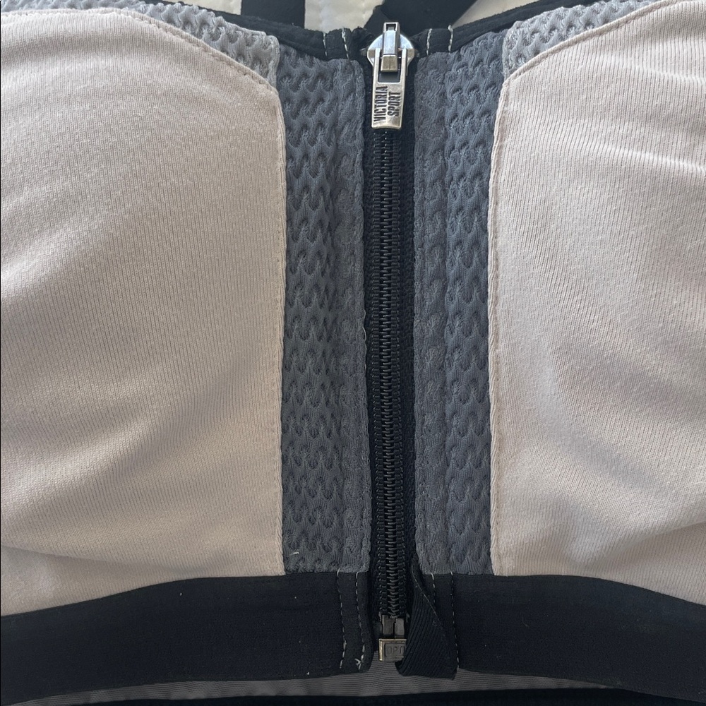 Women's Zipper Front Sports Bra - Black and Gray - Picture 3 of 8